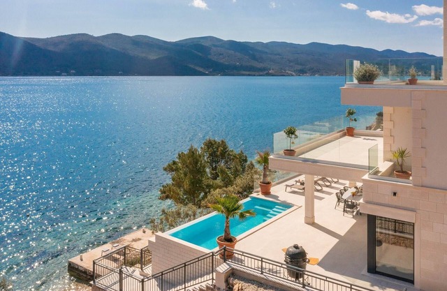 Luxury Beachfront Holiday Villa Maris with pool and stunning sea views!
