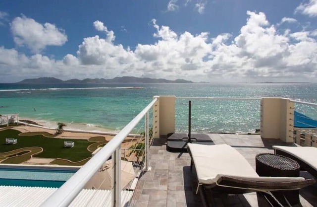 Luxury Beachfront Penthouse w/ Infinity Pool, Spa, Hot Tub, Gym, Mini Golf