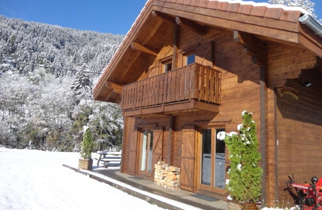 Luxury chalet, mountain views, outdoor jacuzzi