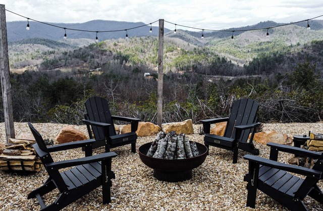Luxury Cabin - Mountain Views - Hot Tub & Sauna