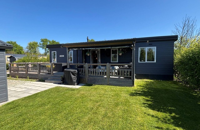 Luxury chalet in Renesse, 2 bedrooms, 2 bathrooms