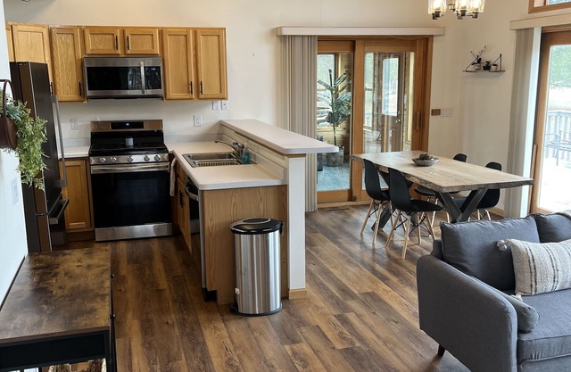Luxury Chalet on the Pines Golf Course!