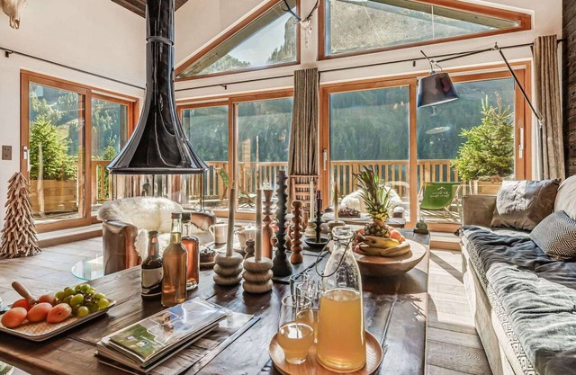Luxury Chalet with 6 Suites, Pool, Jacuzzi, and Sauna - Tignes