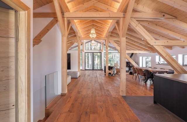 Luxury chalet with panorama, sauna, steam bath, hot tub & cinema, fondue house, and much more.