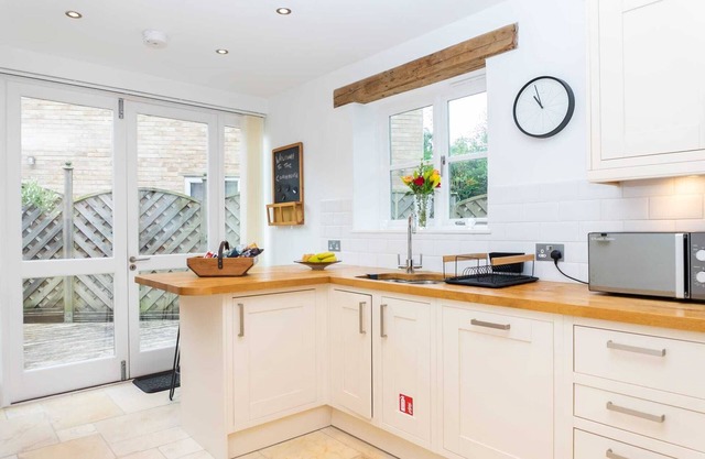 Luxury -Chelt Walking-2Bed-Long Stays-Parking