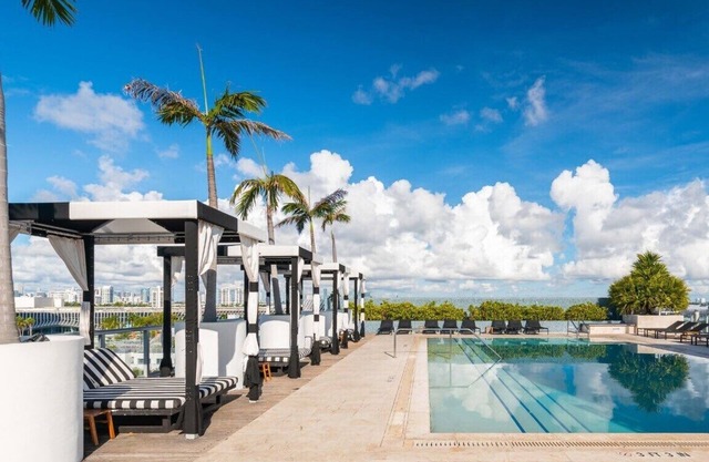 Luxury Condo: Ocean Views, Pool & Gym Access