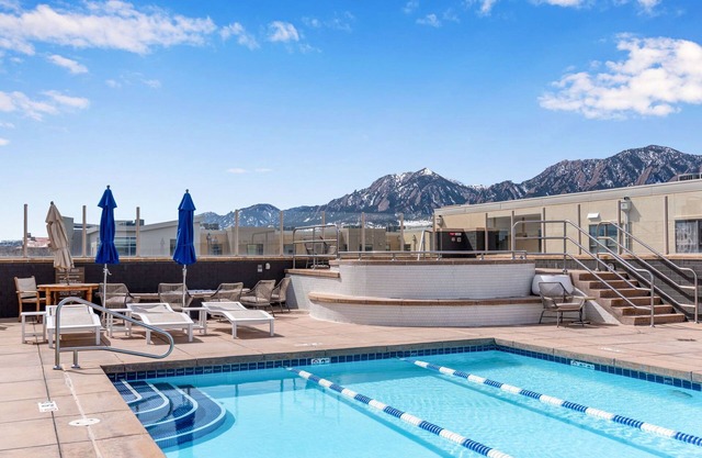 Luxury Condo Rooftop Pool 30-day min