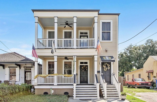 Luxury Contemporary 4Bdrm Home Heart Of Uptown Blocks From Magazine Shopping