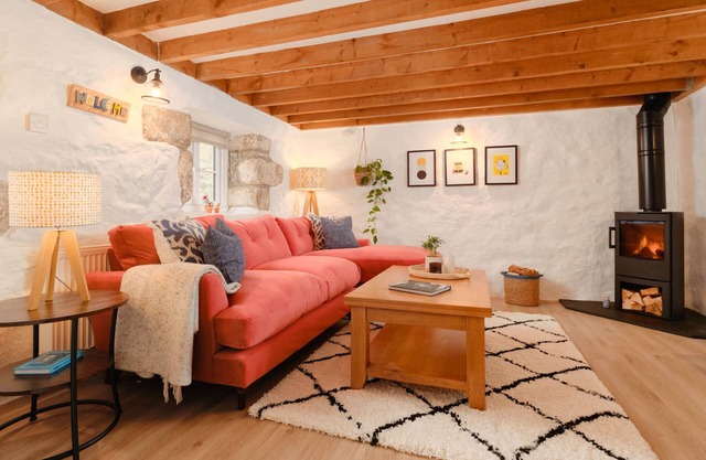 Luxury country cottage with wood burner and paddock just 12 minutes from beach