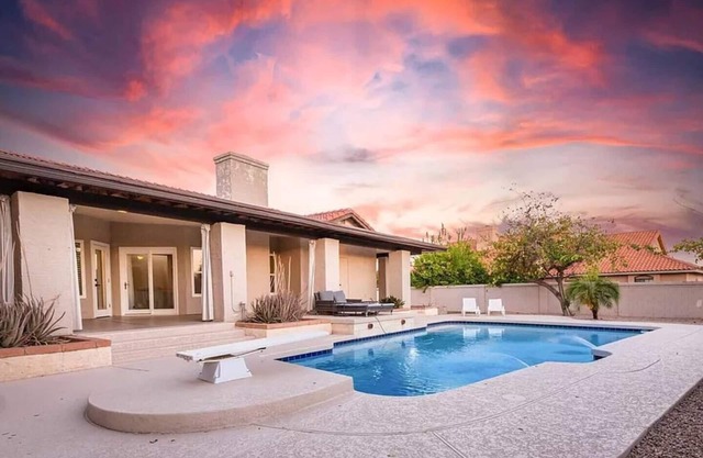 Luxury Desert Retreat – Heated Pool & Game Rm!