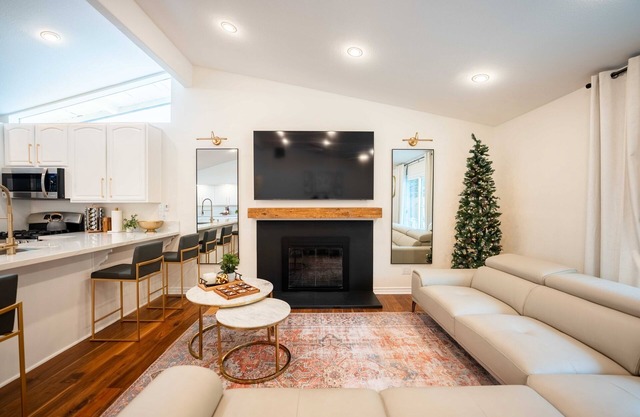 Luxury Disneyland Home: Family & Exec Friendly