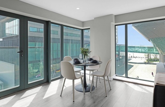 Luxury Dockside Apartment