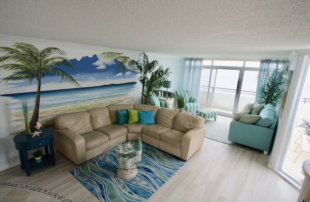 Luxury Escape! Fabulous Views! Ocean Front, Huge Private Balcony