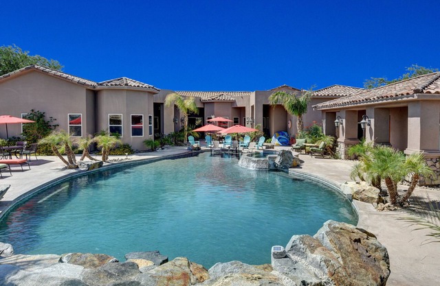 Luxury Estate, magnificent pool and spa, large cascade waterfall, 5000sq.ft Home