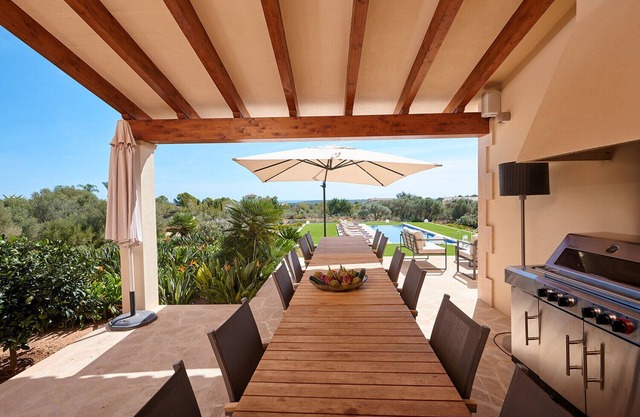 Luxury finca with pool and panoramic view to the sea near Portocolom