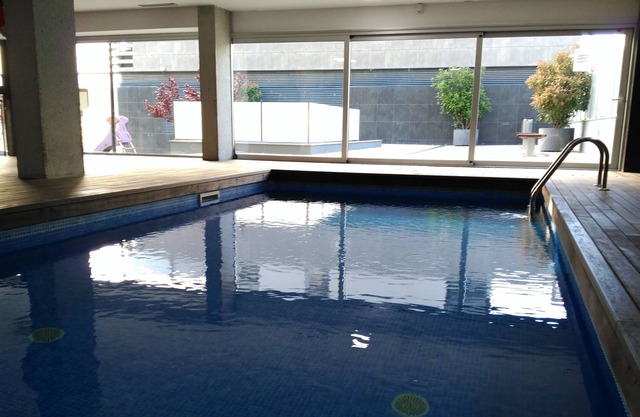 LUXURY FLAT, 3 BEDROOMS, 2 BATHROOMS AND SWIMMING POOL NEXT TO THE BEACH!!