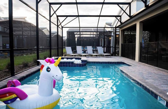 Luxury & fun 9BR near Disney Villa