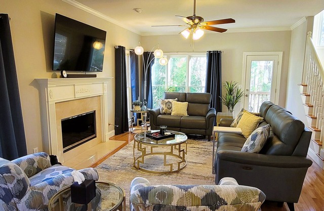 Luxury Hideaway 5 Min from Mall of Georgia & 15 Min from Lake Lanier