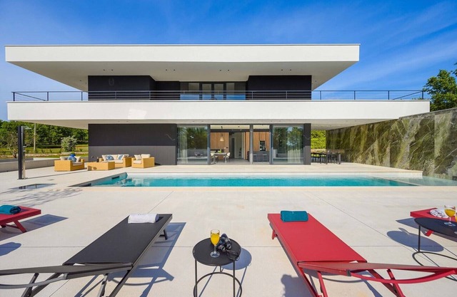 Luxury holiday in the heart of Istria with plenty of entertaining activities!