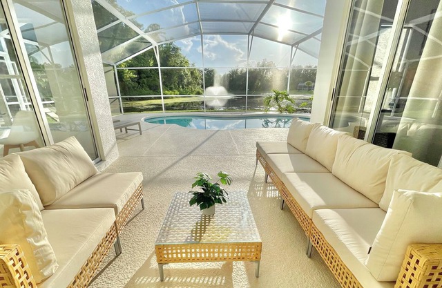 Luxury Home Close to Disney, Pool Lake Sunset View