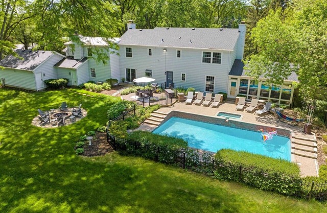 Luxury Home: Heated Pool (Still Open!), Hot Tub, 4 Kings, Near Chicago