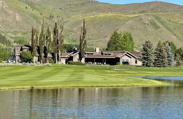 Luxury Home on Golf Course minutes from Sun Valley