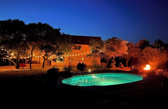 Luxury Home! - Pool - Fire Pit - Near Canyon Lake!