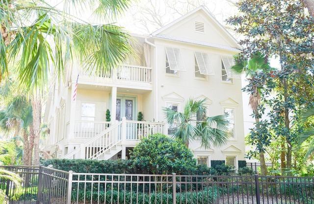 Luxury home steps from the pier village, sleeps 10