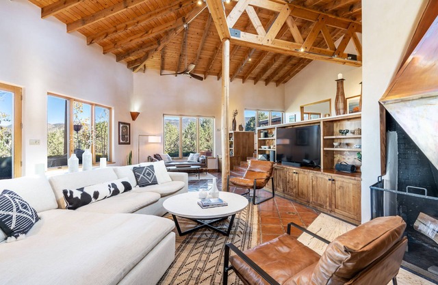 Luxury Home with Detached Casita & Stunning Panoramic Views of the Mountains.