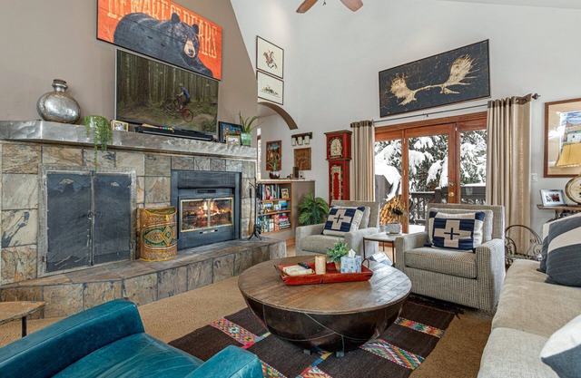 Luxury Home with Private Hot Tub + Woodburning Fireplace - Pet Friendly