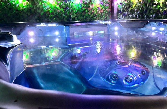 Luxury Hot Tub, Golf Cart & Fire Pit for Family Memories! Hiking, Skiing & Golf