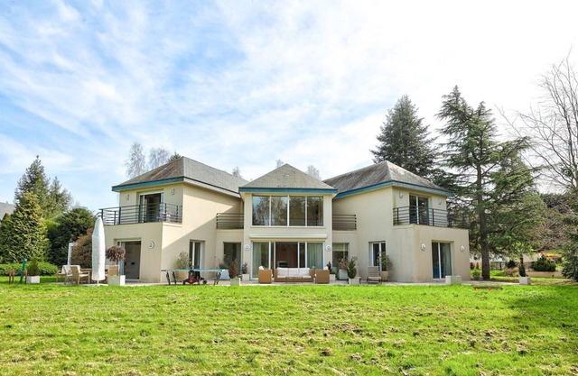 Luxury house near Paris