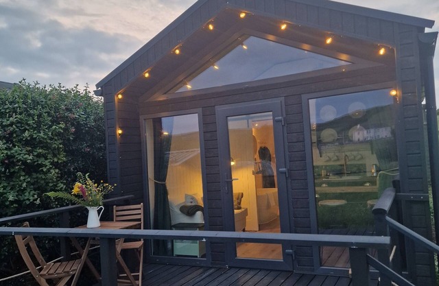 Luxury Hut with hot tub & sauna near Doolin Village