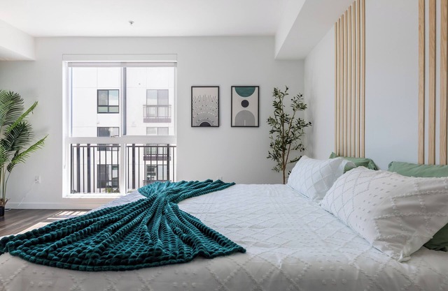 Luxury King Studio Hollywood I Gym, Parking, Pool, Rooftop I 10min to Universal