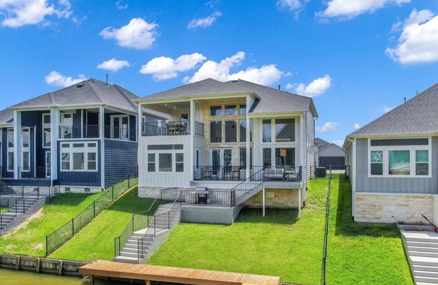 Luxury Lake Conroe Stay: 5 Bedrooms, Private Dock, Balconies & Stunning Canal Views! Festival Nearby