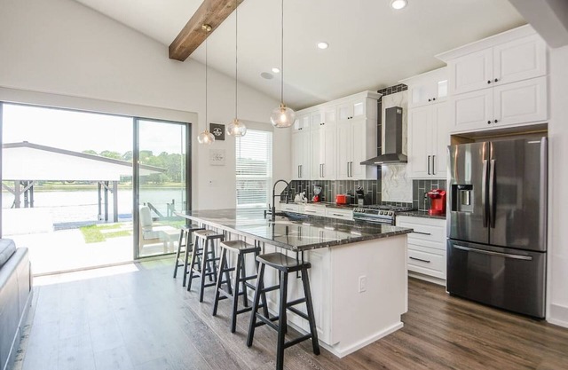 Luxury Lakefront Home w/Overhanging Deck + Kayaks