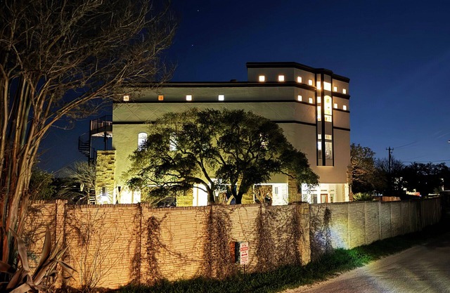 Luxury Lakefront Property and Wedding Venue