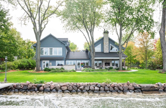 Luxury Lakehouse on Lac La Belle with pier Oconomowoc