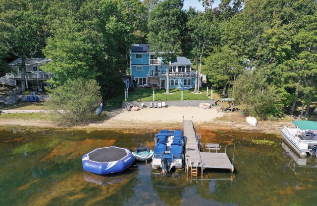 Luxury Lakeside Home - Sauna Hot Tub Boats Private Beach Steam Room