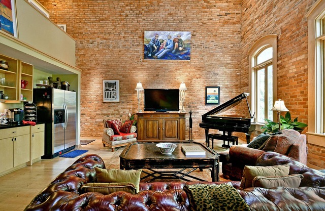 Luxury Loft Sleeps 6 on Main Street, NOMA Square