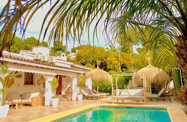 Luxury Lounge Villa Moraira close to beach & village with swimmingpool & jacuzzi