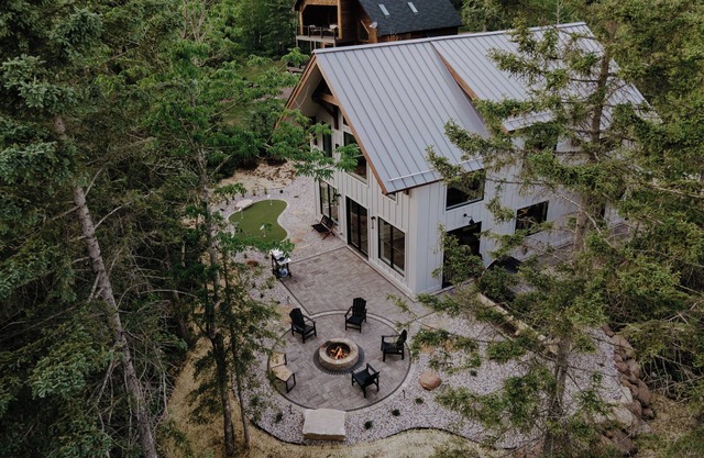 Luxury Lutsen Cabin in the Perfect Location - Putting Green - Sauna - Sleeps 10