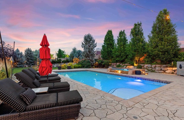 Luxury Mansion *Sleeps 20 *Pool *SportCrt *Theater * Gym * Hot tub & Games