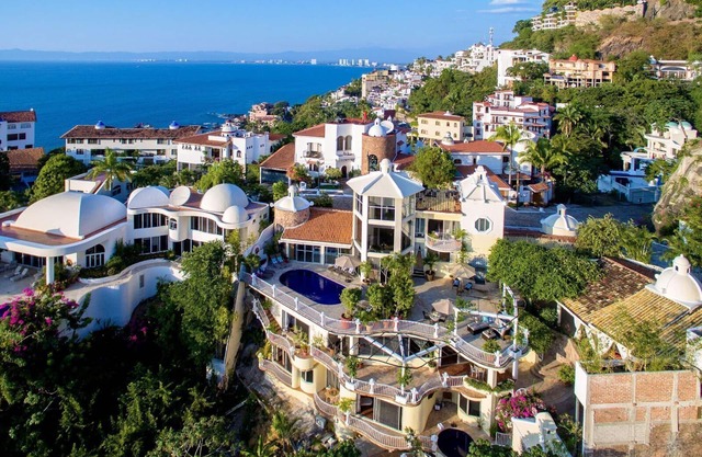 LUXURY MEXICAN VILLA
