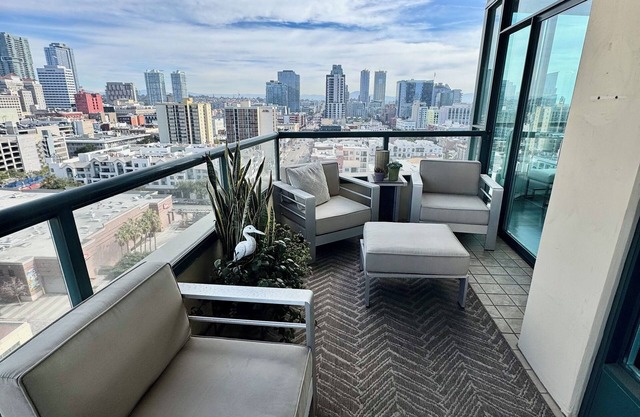 Luxury modern 2 bed/2 bath condo in beautiful Marina District downtown San Diego