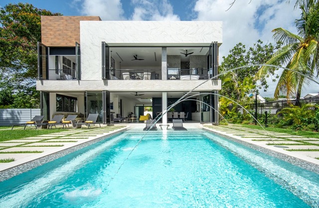 Luxury Modern Beachfront Villa - Onyx