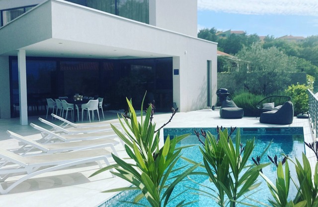 Luxury Modern Seaview Villa With Private Pool In Klimno *