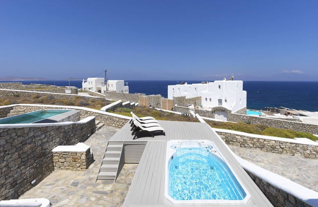 Luxury Myconian Sunset Villa with Private Jacuzzi, 5Km to Windmills