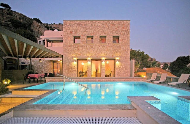 Luxury Newly Built Stone Villa with Private Pool-Jacuzzi, Ideal for Relaxation.