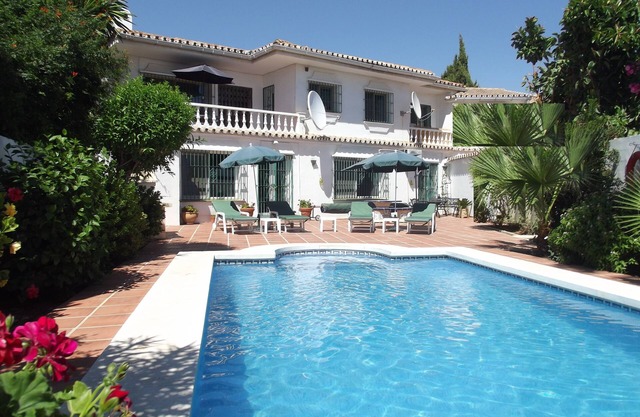 Luxury Oasis: 4-Bedroom Villa with Private Pool in Fuengirola, Costa del Sol